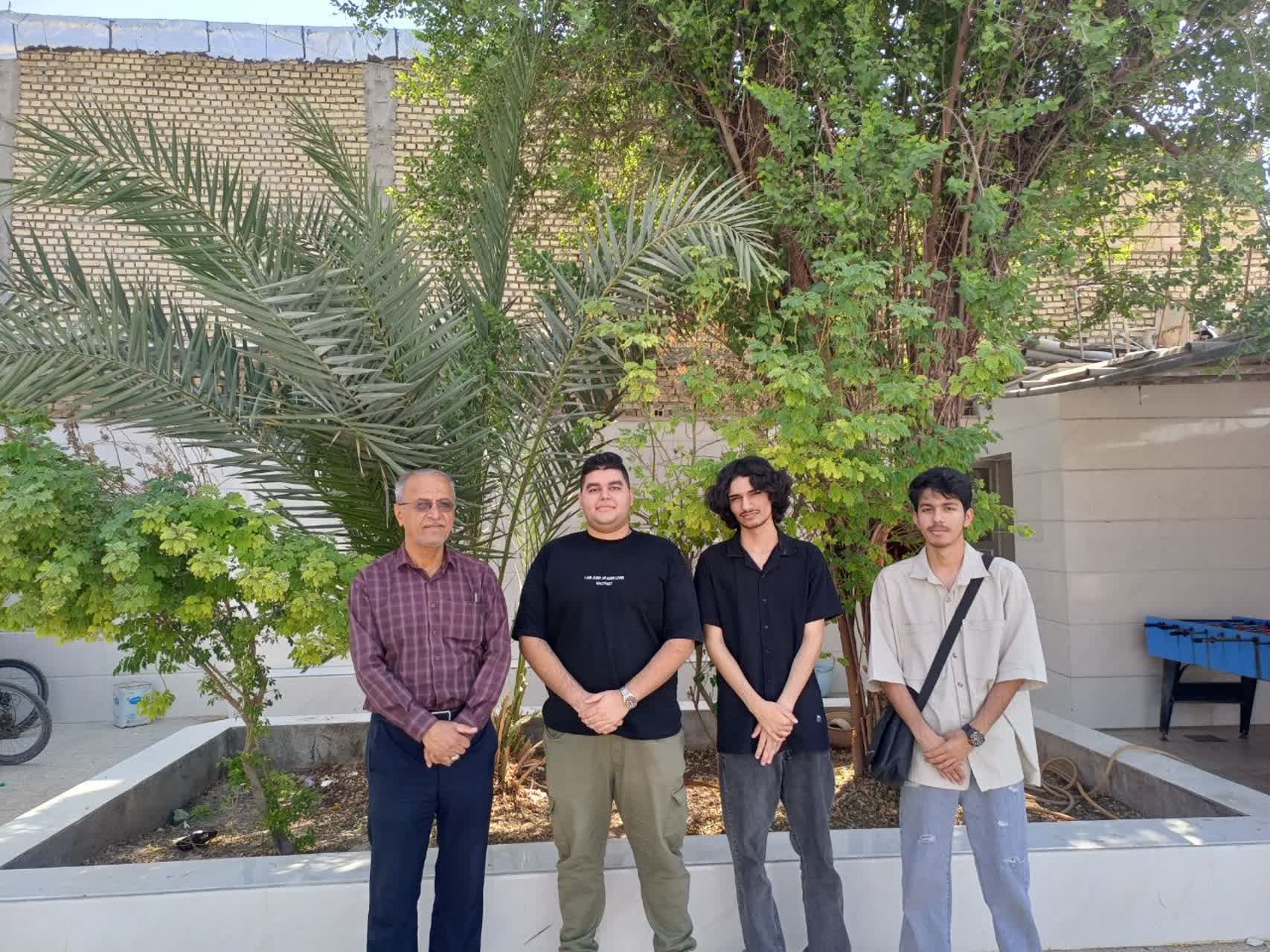 اقایان دهقانی زاده-بهوندی و خسروی..قبولی شمارا در رشته ی پزشکی تبریک میگوییم برای مدرسه ی بزرگمهر افتخار افریدید.